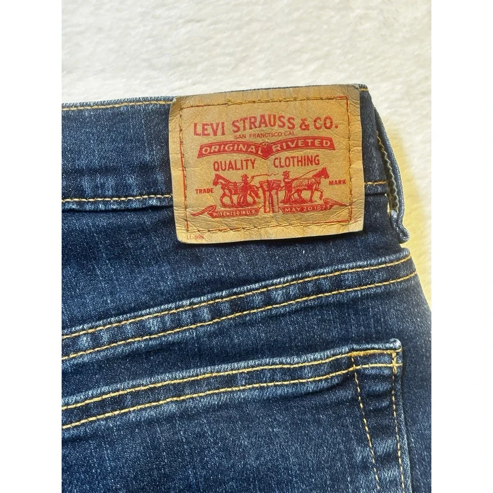 Levi's Classic‎ Slim Fit Jeans Women's Size 12 Mis Med Blue Stretch Denim